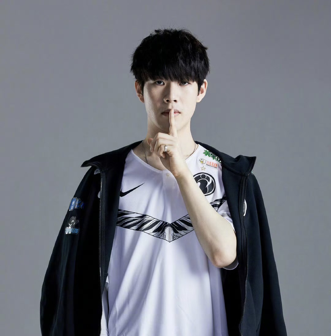 他显得有些 他显得有些