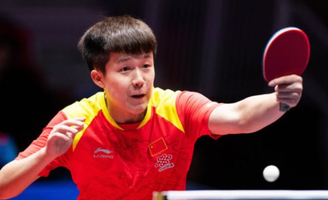 靠中路拿球 靠中路拿球